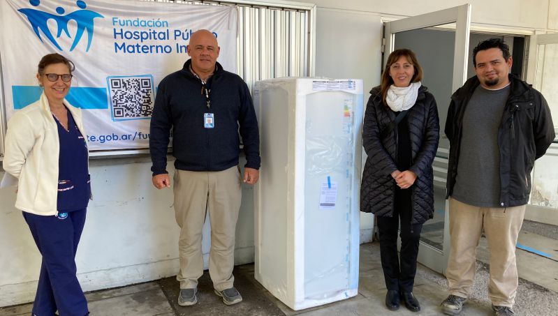 La Fundación del HPMI recibió un frezzer de Naldo Electrodomésticos