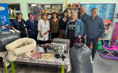 El taller de manualidades para cuidadores de pacientes internados del HPMI recibió una máquina de cóser y nuevos insumos