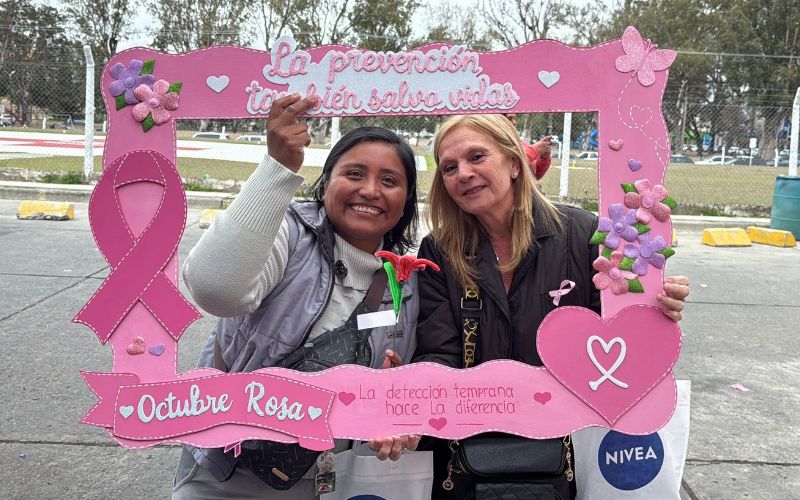 Prevención, atención integral y acompañamiento a pacientes con cáncer de mama